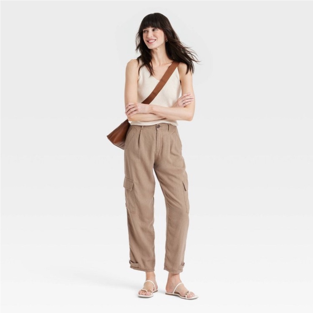 Women’s high-rise straight leg linen cargo pants